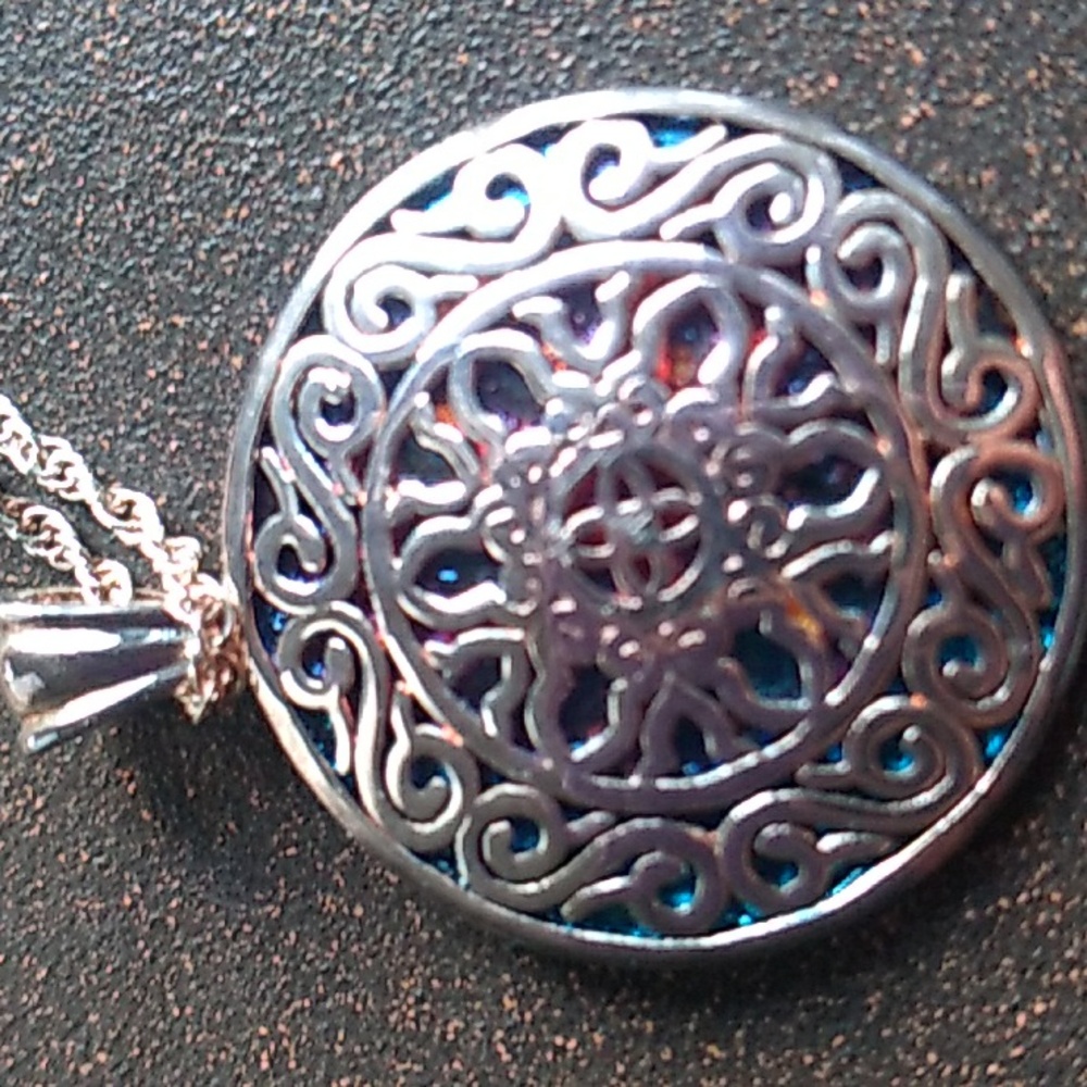 Vintage .925 Silver Flower of Life Pendant Engraved Script Necklace - Picture 5 of 11